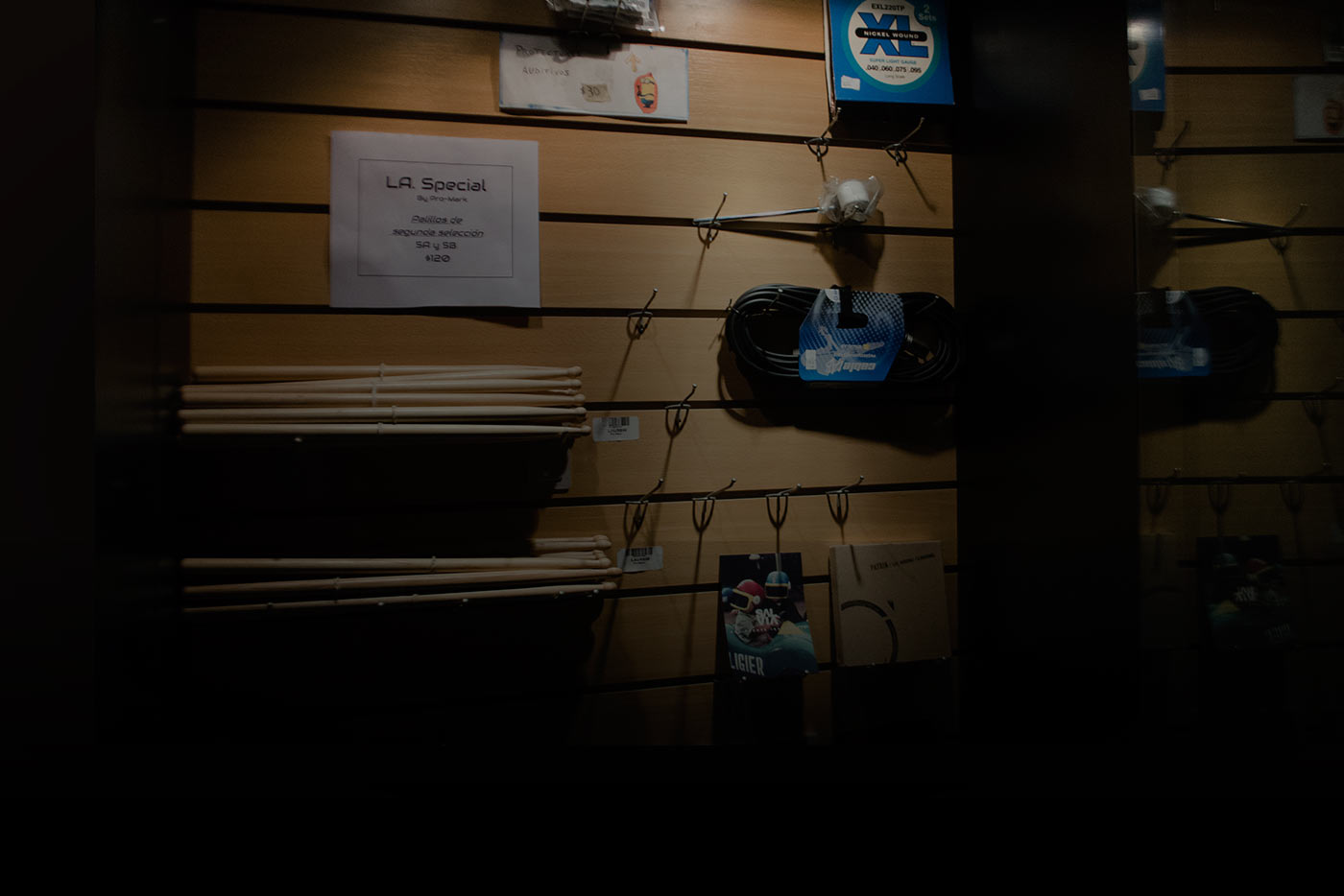 VENTA DE ACCESORIOS: palillos, cuerdas, púas, pilas y mucho más!